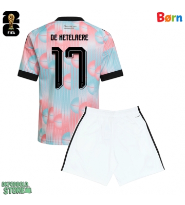 Belgien Charles De Ketelaere #17 Replika Babytøj Udebanesæt Børn VM 2026 Kortærmet (+ Korte bukser)